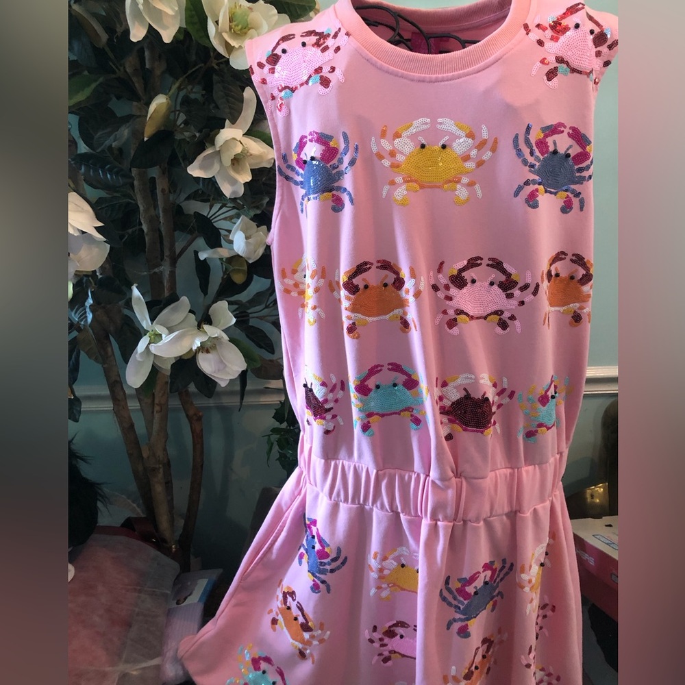 Queen of 💖 SPARKLES Sleeveless Dress with Multicolored Crab Motifs